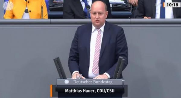 Γερμανία: Βουλευτής έχασε τις αισθήσεις του ενώ βρισκόταν στο βήμα της Βουλής
