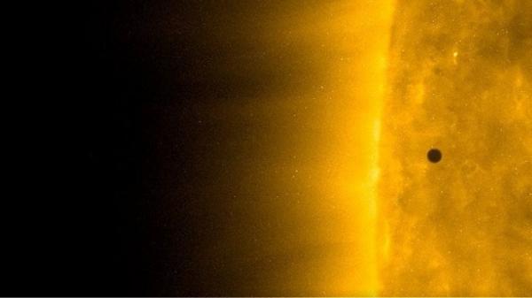 Η εντυπωσιακή διέλευση του Ερμή μπροστά από τον Ήλιο