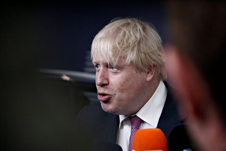 Μ. Βρετανία: Προβάδισμα Τζόνσον στις δημοσκοπήσεις – Μακριά η αυτοδυναμία