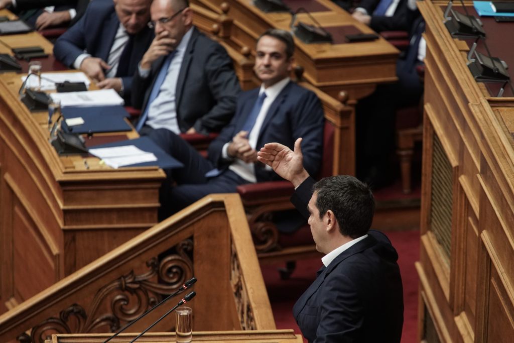 Η πρώτη άγρια κόντρα Τσίπρα – Μητσοτάκη στη Βουλή για τη διαφθορά
