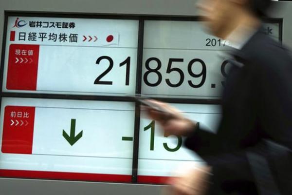 Σκιές στο χρηματιστήριο του Τόκιο από τα σύννεφα για το εμπόριο