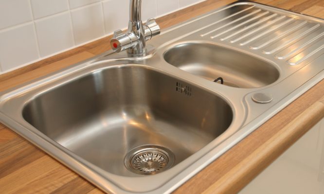 Ασχημες μυρωδιές : Τι μπορείτε να κάνετε για να τις απομακρύνετε από τον νεροχύτη σας