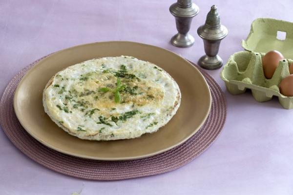 Ομελέτα με πρόσθετα ασπράδια, ανθότυρο και δυόσμο