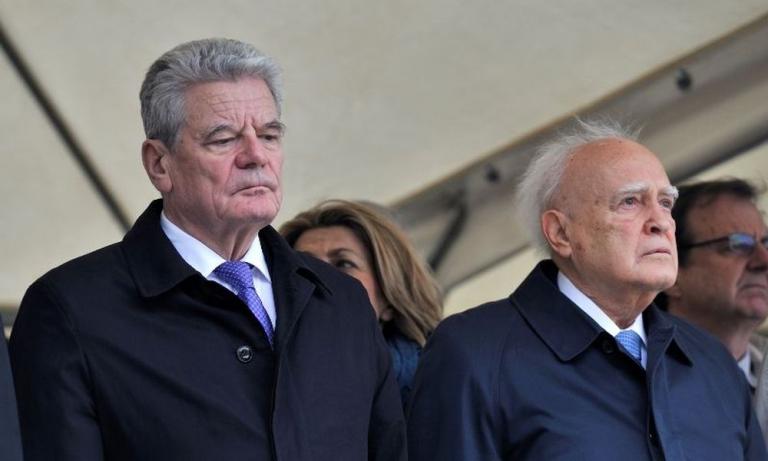 Βερολίνο : Το εγκώμιο του Κάρολου Παπούλια έπλεξε ο Γιόακιμ Γκάουκ