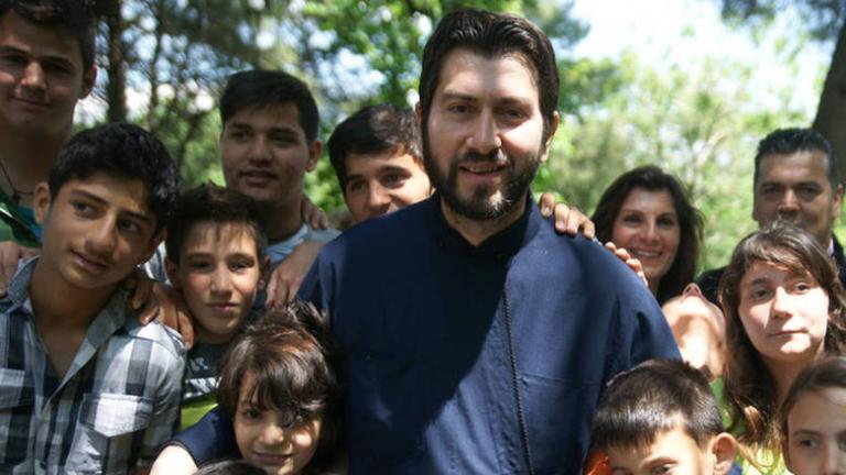 «Κιβωτός του Κόσμου» : Τι απαντά στη μήνυση και στην καταγγελία για ρατσισμό