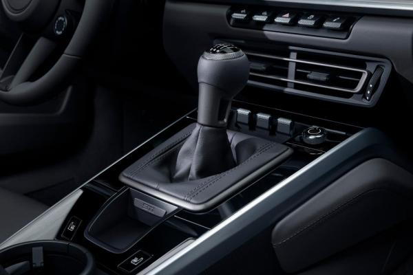 Οι Porsche 911 Carrera S και 4S θα αποκτήσουν -και- μηχανικό κιβώτιο επτά σχέσεων