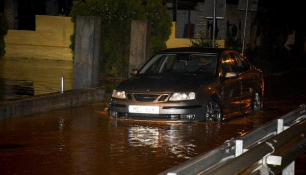 Αθήνα : Διακοπή κυκλοφορίας στην Πειραιώς και στα δύο ρεύματα λόγω υδάτων
