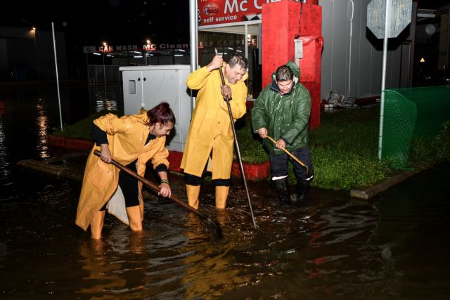 Τεράστια προβλήματα από την κακοκαιρία σε Πύργο και Καβάλα