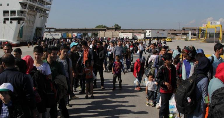 Όσο θα μιλάμε για σουβλάκια και μπύρες, το μεταναστευτικό θα μας πνίγει