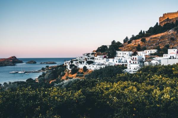 Ρόδος: Βαρύ πρόστιμο σε καπνιστή – Τον κάρφωσε ο διπλανός του