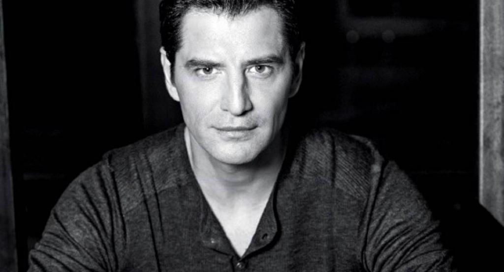 Ρουβάς : Η μπέμπα που ξετρέλανε τον τραγουδιστή