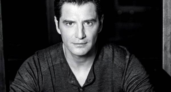 Ρουβάς : Η μπέμπα που ξετρέλανε τον τραγουδιστή