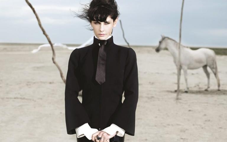 Emma Shapplin στο in.gr: Είμαι ευτυχισμένη που είμαι στην Αθήνα