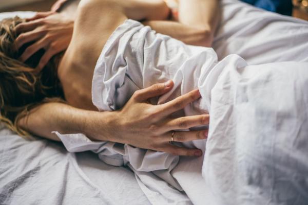 Οκτώ πράγματα που δεν πρέπει να δοκιμάσετε ποτέ στο κρεβάτι