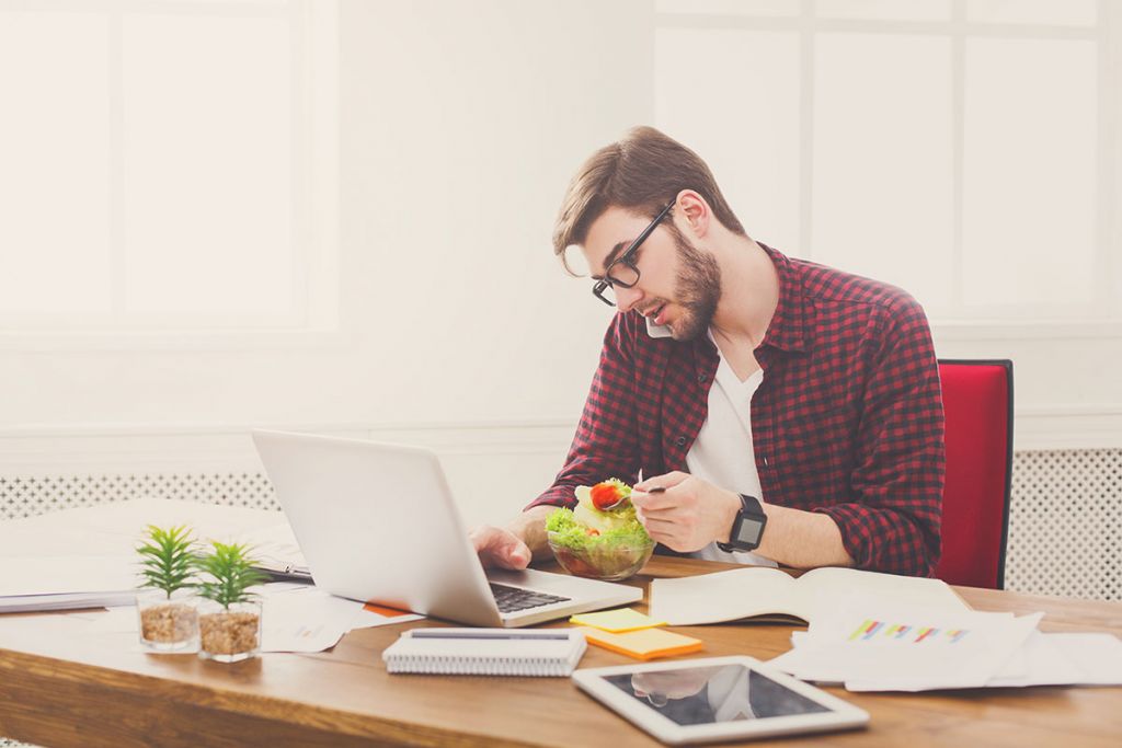 Δουλεύεις πολύ; Ώρα να φροντίσεις τη διατροφή σου!