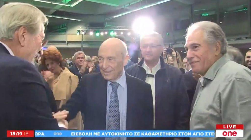 Η άφιξη του Κ. Σημίτη στο συνέδριο του ΠΑΣΟΚ