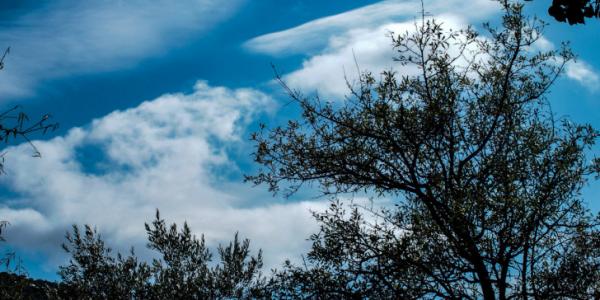 Καιρός : Τοπικές βροχές και άνοδος της θερμοκρασίας