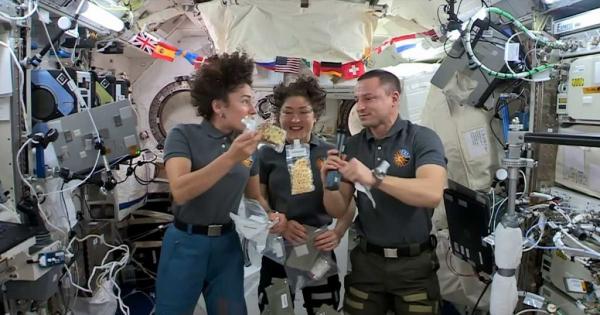 ΗΠΑ : Σε κλίμα Ευχαριστιών και Χριστουγέννων ακόμα και στο… διάστημα