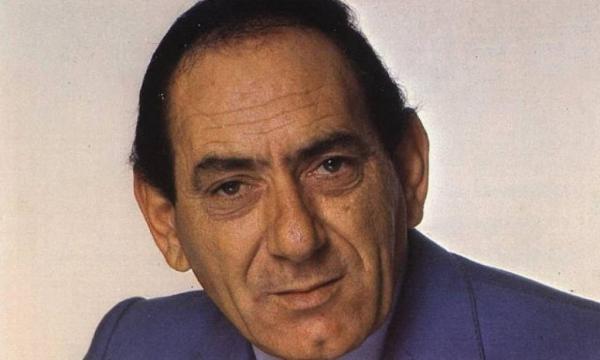 Στράτος Διονυσίου : Η μεγάλη φωνή του λαϊκού τραγουδιού