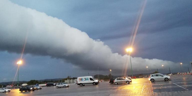 Κακοκαιρία : Εντυπωσιακό roll cloud σκέπασε την Αττική