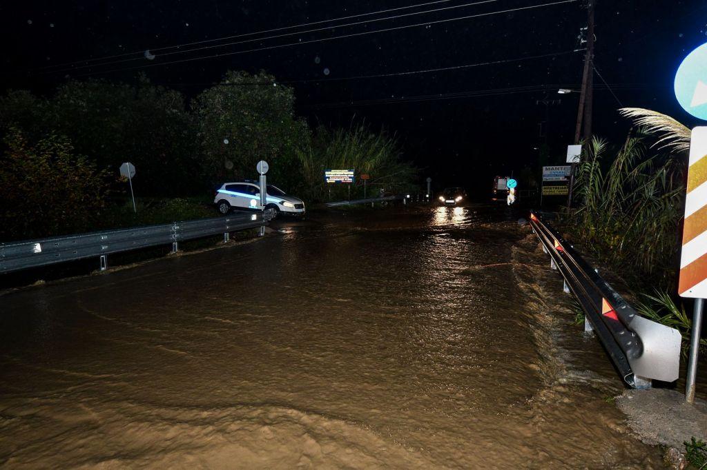 Επέστρεψε… η κακοκαιρία στη Θάσο : Νέο χτύπημα τη νύχτα με πλημμύρες και απεγκλωβισμούς