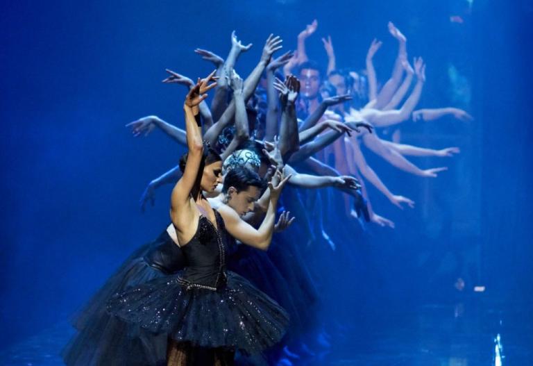 Η Λίμνη των Κύκνων επιστρέφει για έξι παραστάσεις