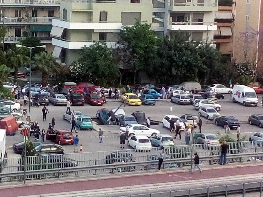 Ταύρος : Ακόμη να κλείσει η τρύπα στο πάρκινγκ δίπλα στον ΗΣΑΠ – Μαθήτρια καυτηριάζει την ελληνική γραφειοκρατία