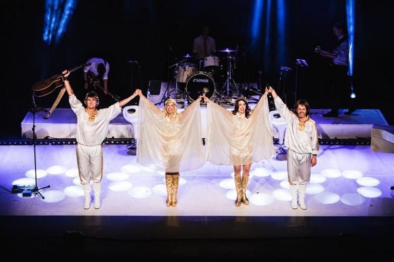 ABBA mania στο Christmas Theater