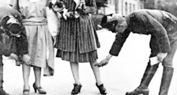 Θεόδωρος Πάγκαλος : Απαγόρευσε τις κοντές φούστες