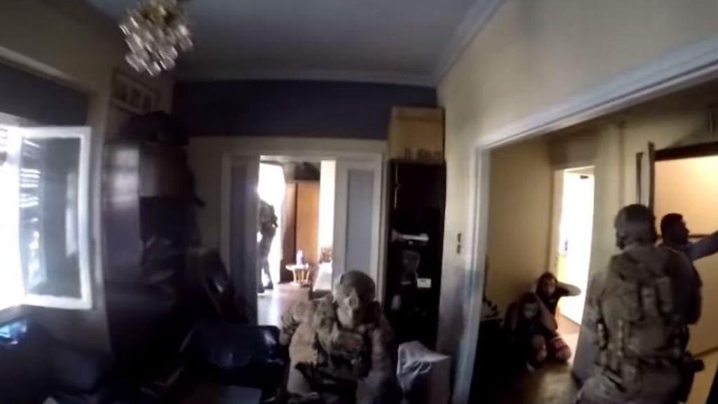 Λιμενικό : Βίντεο – ντοκουμέντο από την έφοδο των ειδικών δυνάμεων σε εργαστήρια πλαστών διαβατηρίων