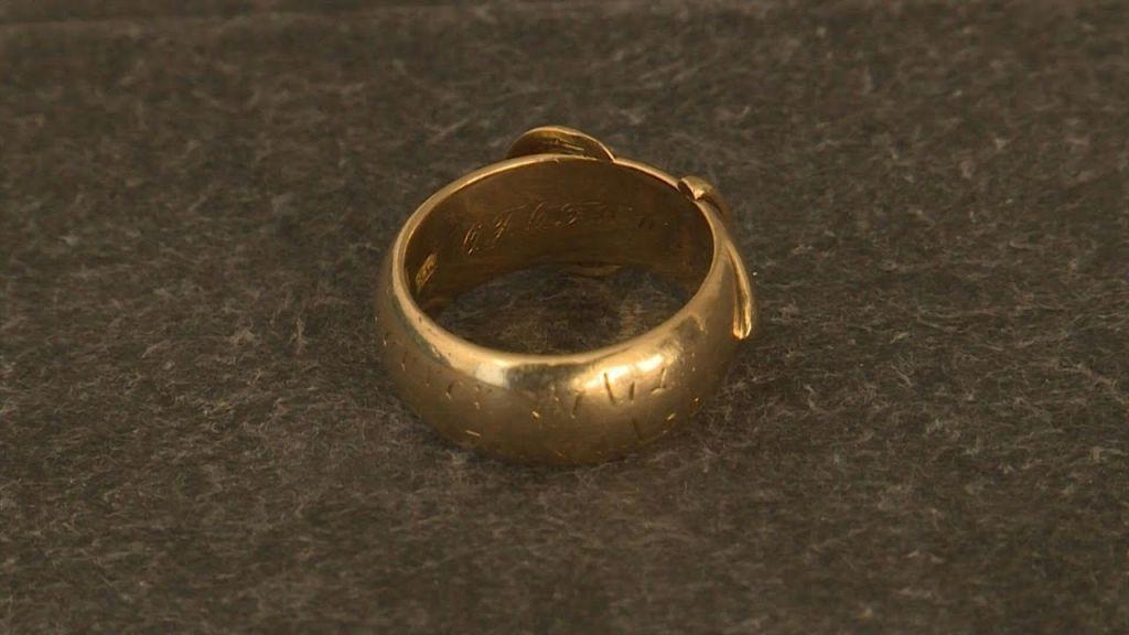 Βρέθηκε το χρυσό δαχτυλίδι του Οσκαρ Ουάιλντ με την αρχαιοελληνική επιγραφή