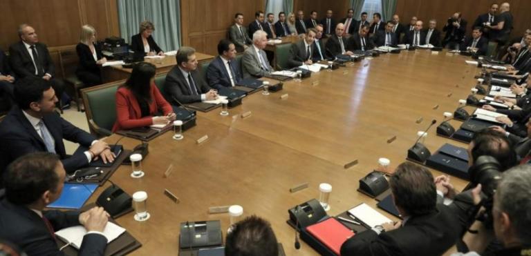 Ποιοι αξιολογούν την κυβέρνηση – Που βρίσκουν αστοχίες και πότε θα γίνει ανασχηματισμός