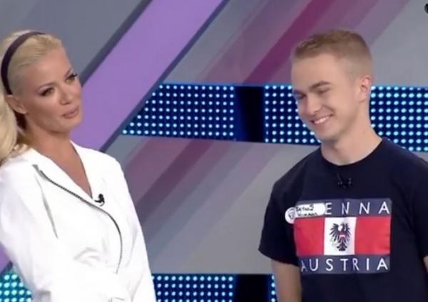 Πιτσιρικάς δηλώνει «γύπας» και η Ζέτα Μακρυπούλια παραδίνεται