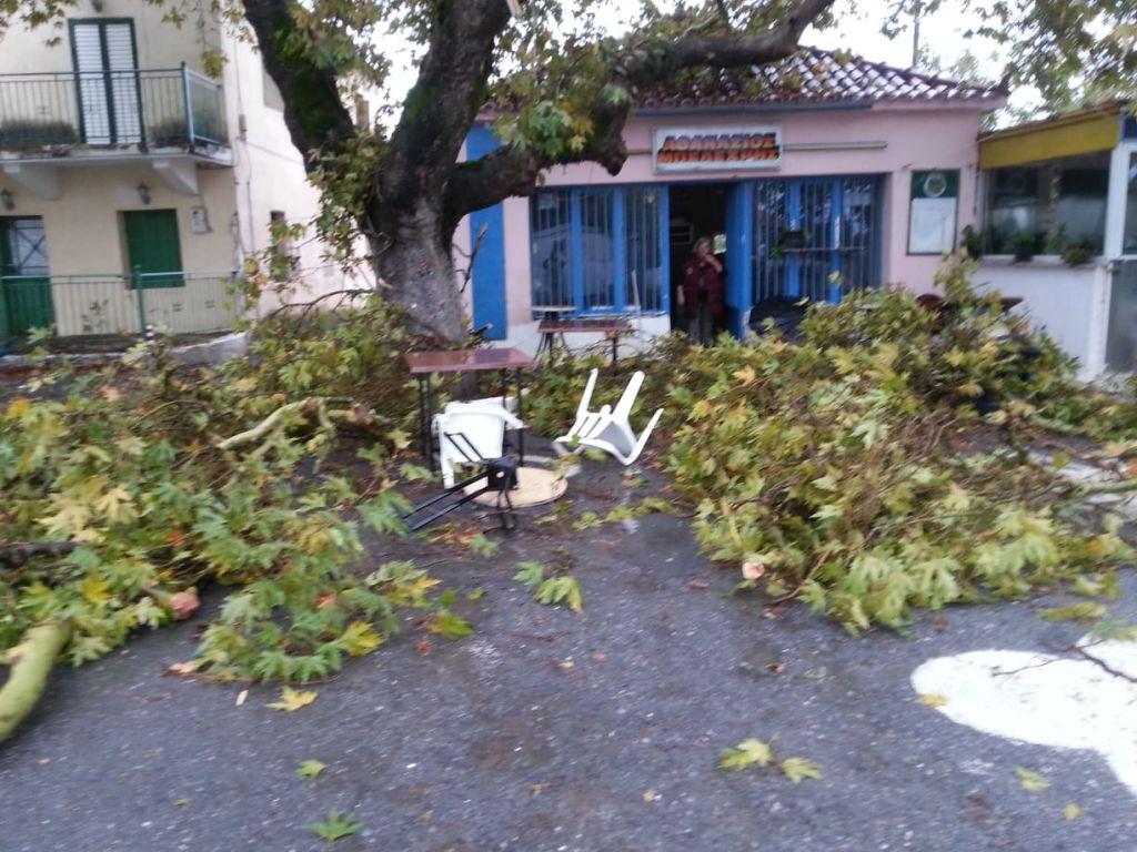 Ζημιές από ανεμοστρόβιλο στη Μεσσηνία