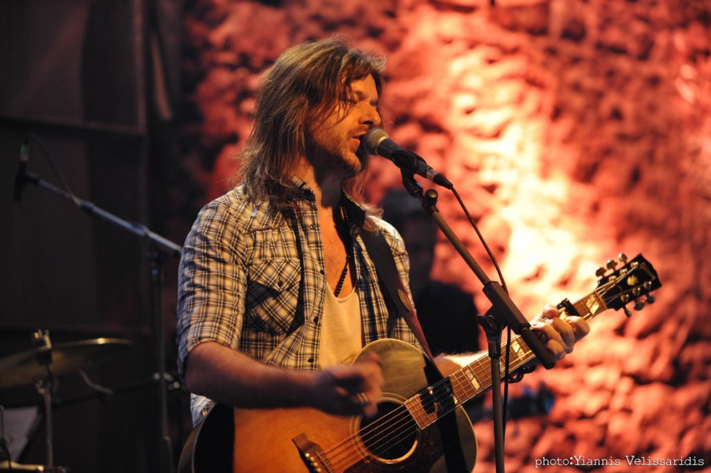 Ο Βασίλης Μπαμπανιάρης και οι Sepia στο «Μουσικό Κουτί»