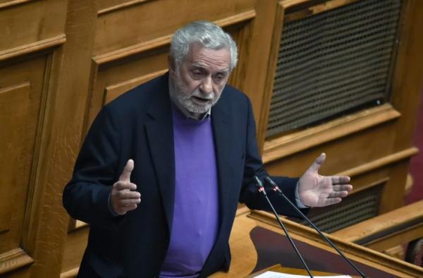 Δρίτσας : Οργή στο Twitter για τα περί βιασμών παιδιών στη Μόρια