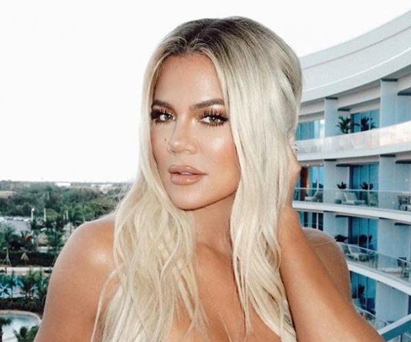 Η Κλόε Καρντάσιαν μαζί με την κόρη της στην κουζίνα