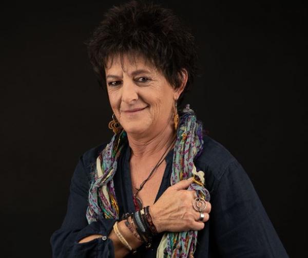 Η Φωτεινή Βελεσιώτου και οι φίλοι της στο Γυάλινο Μουσικό Θέατρο