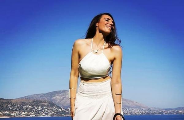 Μάγκυ Χαραλαμπίδου : Ποζάρει ξανά με μαγιό