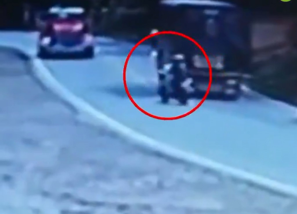 Σοκαριστικό τροχαίο : Μοτοσικλετιστής γλίτωσε στο «παρά πέντε»