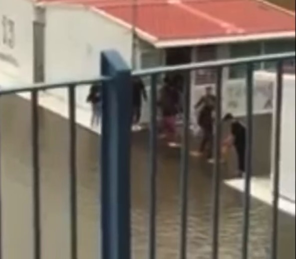 «Βικτώρια» : Μαθητές στην Κρήτη βγήκαν μέσω «γέφυρας» από την αίθουσα