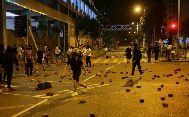 Χονγκ Κονγκ : Συνεχίζονται τα αιματηρά επεισόδια