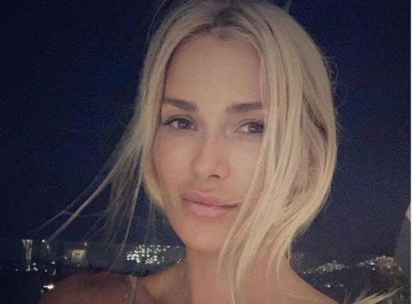 Τρυφερές φωτογραφίες από την εγκυμονούσα Βικτώρια Καρύδα