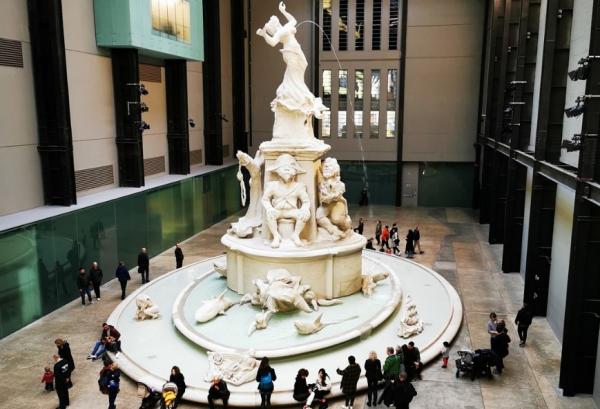 Το σκοτεινό παρελθόν της Βρετανίας μέσα σε ένα συντριβάνι