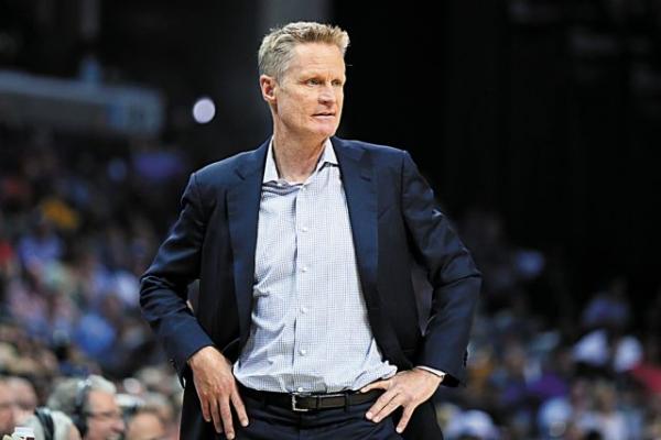 Έξαλλος ο Στιβ Κερ – Έσπασε πινακάκι