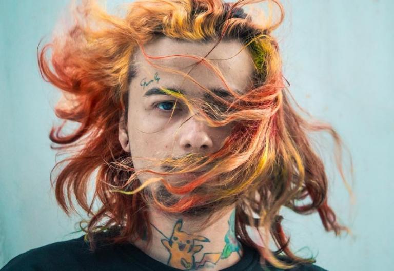 Ο Sin Boy μας συστήνει τη «δίδυμη» Sin Girl