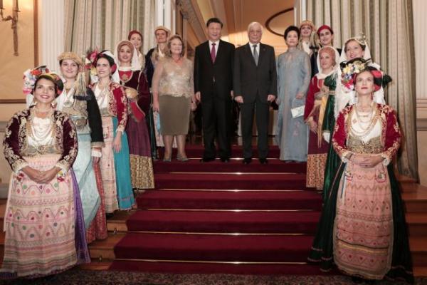 Λάμψη, χειραψίες και χαμόγελα : Όσα έγιναν στο δείπνο προς τιμήν του Σι Τζινπίνγκ στο Προεδρικό