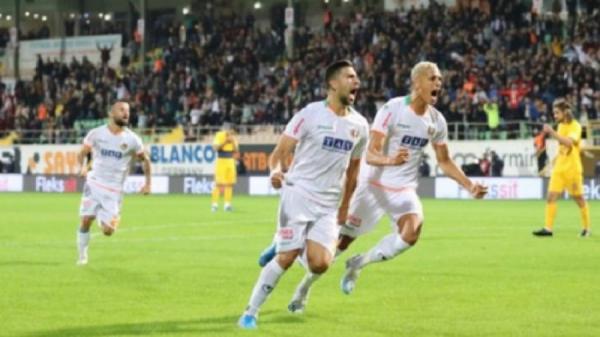 Σκόραρε δύο φορές ο Μπακασέτας (vid)