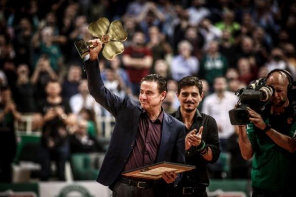 Βραβεύτηκε και αποθεώθηκε ο Πιτίνο στο ΟΑΚΑ – «Ήθελα να ανταποδώσω την αγάπη του κόσμου»