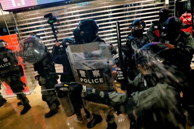 Χονγκ Κονγκ : Σε αιματηρό επεισόδιο κατέληξαν οι διαδηλώσεις – Εξι τραυματιες